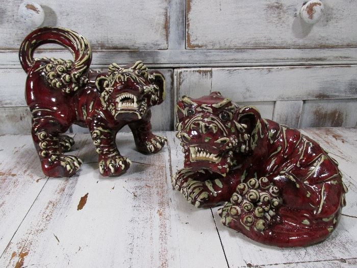 Pair of Vintage Open Mouth Foo Dogs - past repair to one of the legs 