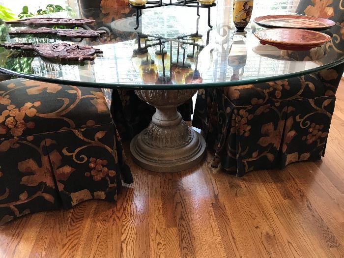 Pedestal round glass top table