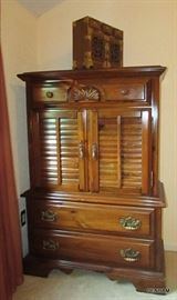 Complete matching Queen bedroom set