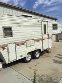5th wheel - needs a little cleaning but nice 