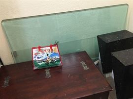 Large thick glass table top, goes on the black and white marble bases ~ 