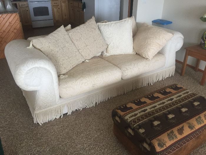Beautiful sofa... like new condition