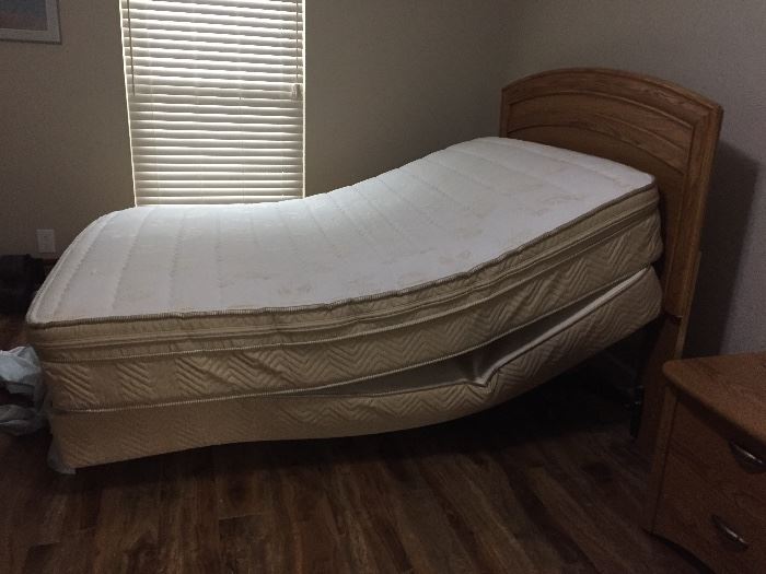Queen Size Contour Premier Electric ADJUSTABLE BED. BASE AND MATTRESS. Very clean and comfortable, New cost is $5000