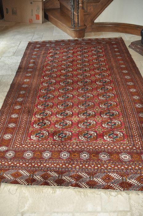 Lovely handmade 100% wool area rug.   6' x 9'.