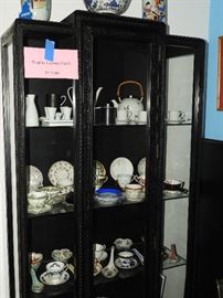 Tea cups, teapots, small items
