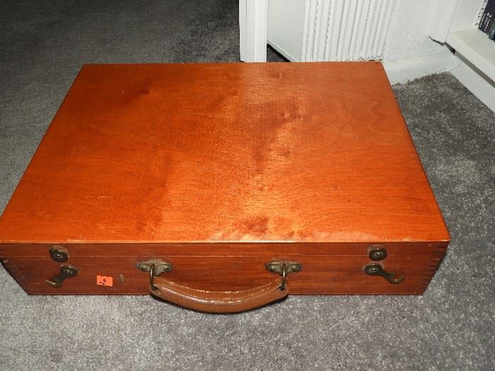 Lovely older painter's case in good condition
