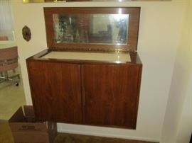 OPENS TO A BAR LIGHT UP