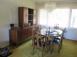 MID-CENTURY MODERN DINING ROOM SUITE