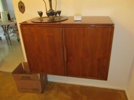 OPENS TO A BAR LIGHT UP