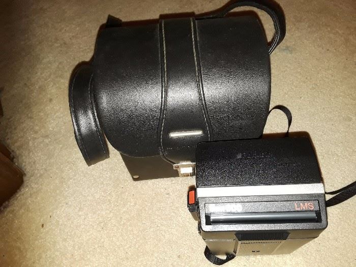 Vintage polaroid, not sure if works but excellent condition.