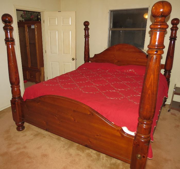 Sweet Manor House King Size 4 Poster Bed complete