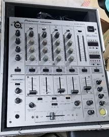 Pioneer DJM-600-NEXUS Mixer + Case
