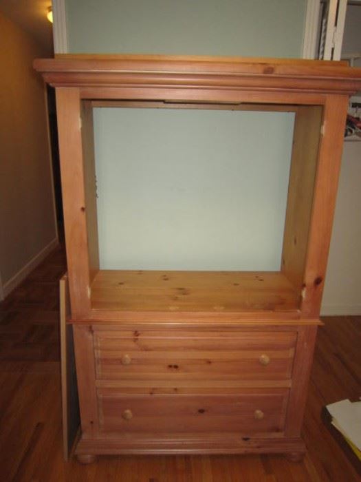 Pine media cabinet with 2 shelves