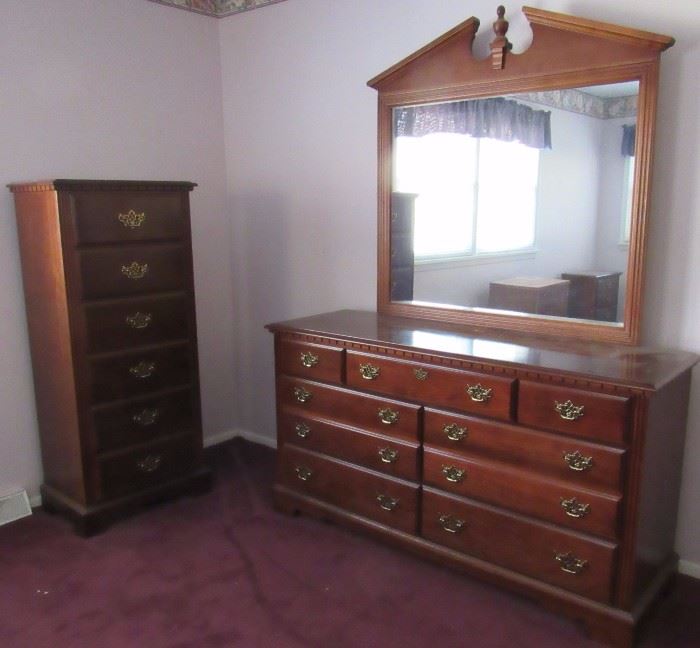 Traditional Bedroom Suite in great condition, priced to sell