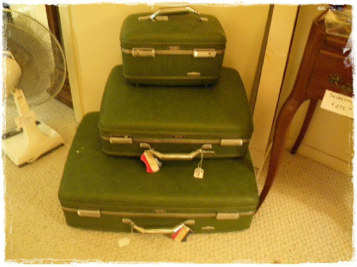 3 piece set of vintage luggage.
