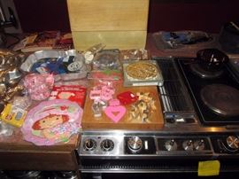 Kitchen:  Cake Tin-Tomas the Train Engine 1994