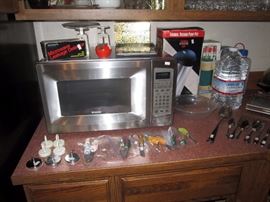 Kitchen:  Microwave Oven