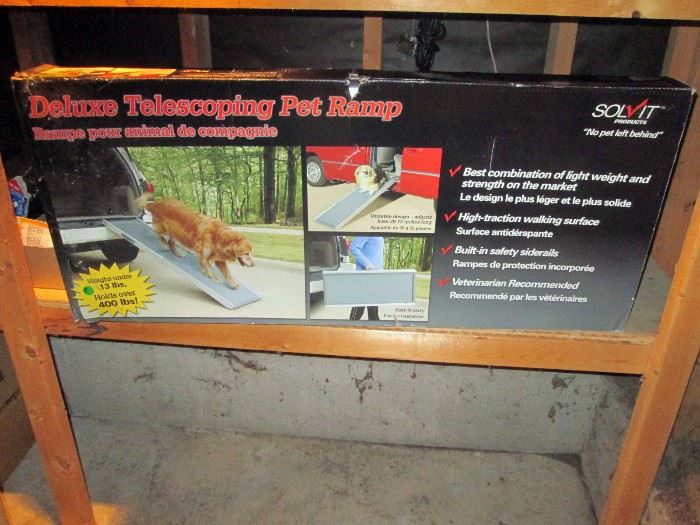 Garage: New in the Box--Deluxe Telescoping Pet Ramp