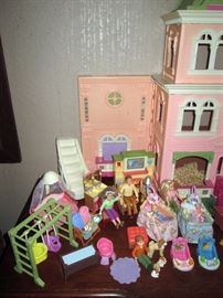 Living Room: Fisher Price loving Family Twin Time Doll House w/Furniture