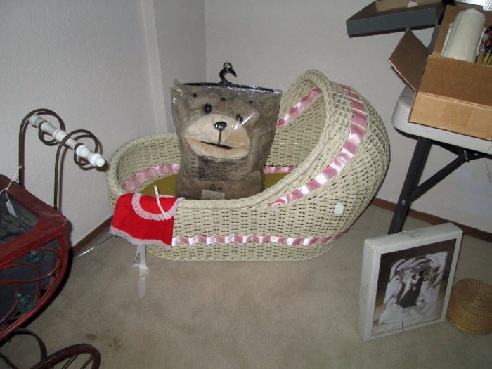 UpStairs Center Bedroom: Bassinet, Animal Blanket