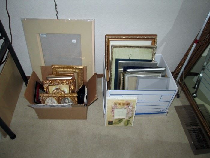 UpStairs Center Bedroom: (Close Up) Picture Frames