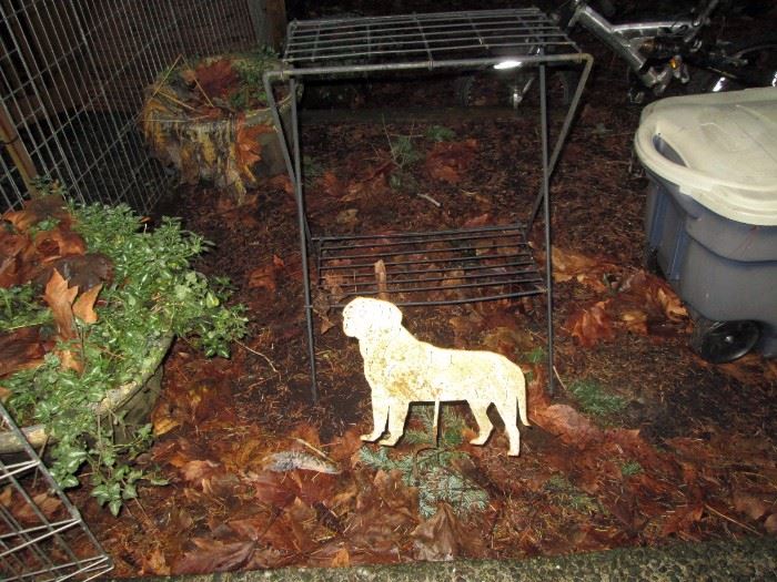 OutSide: Dog, Wire Table