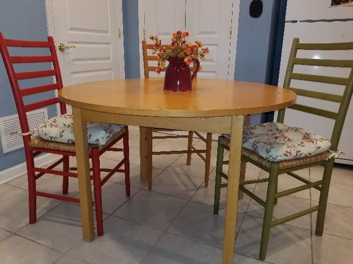 kitchen table and chairs or used for a kids room, rec room, activity table in perfect condition