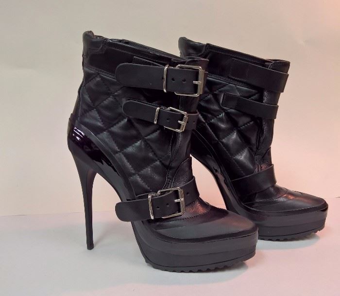 20 - Burberry Quilted Moto Black Heel Boots   Never Worn    Size 39  