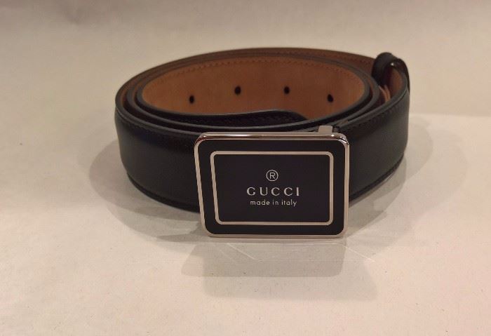 CL 26  - Gucci Calf Skin Black Belt with Enamel Emblem  Size 34    