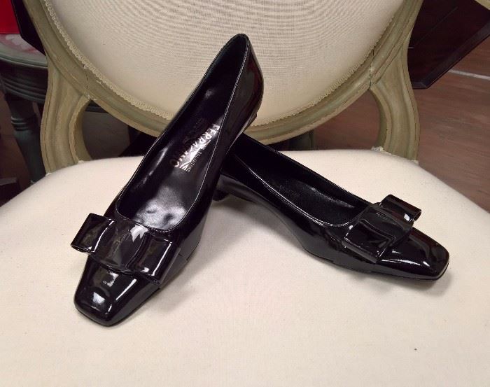 RB  - Ferragamo Black Patent Leather  New Vara with Bow   Never Worn   Size 6   
