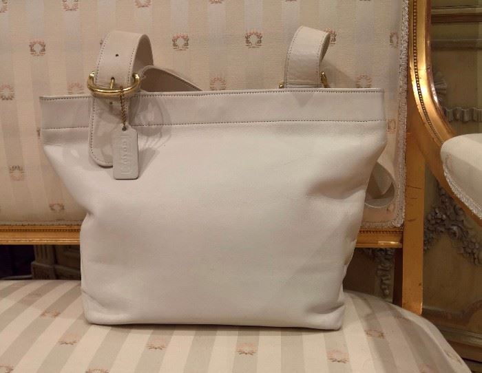 3V  - Coach White Leather Bag with Gold Buckle 