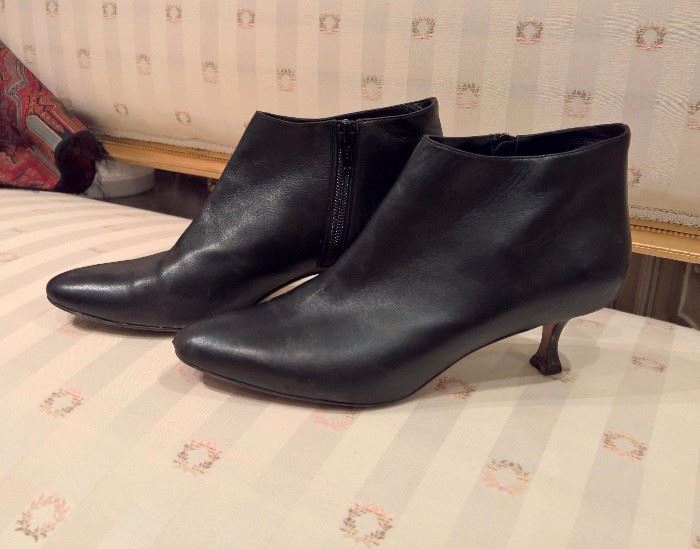 3V  - Manolo Blahnik Black Leather Low Boots  Size 37.5    