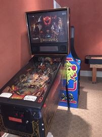 Full Sized "Lord of the Rings" pinball machine