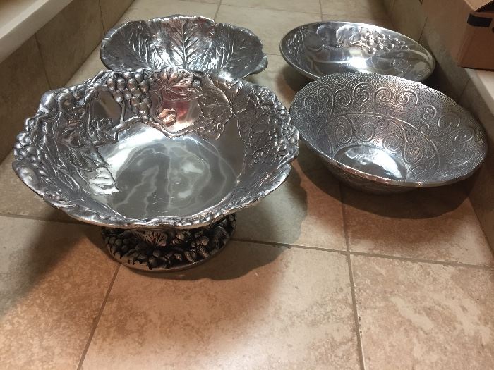 Serving bowls
