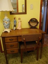 Singer Sewing Machine in cabinet
