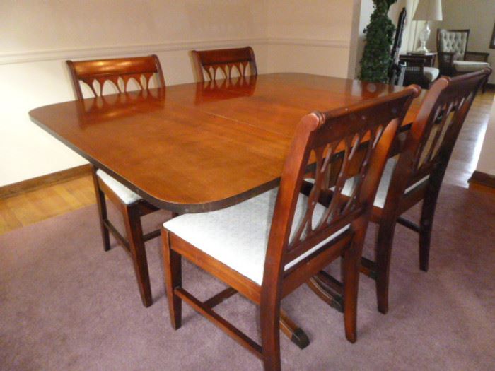 Vintage Dining Table with 4 Chairs  http://www.ctonlineauctions.com/detail.asp?id=652346