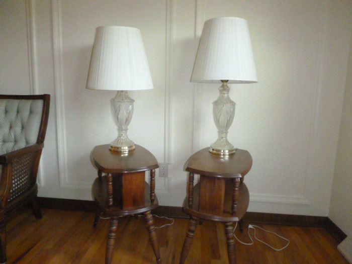  Vintage End Tables with Lamps  http://www.ctonlineauctions.com/detail.asp?id=652409