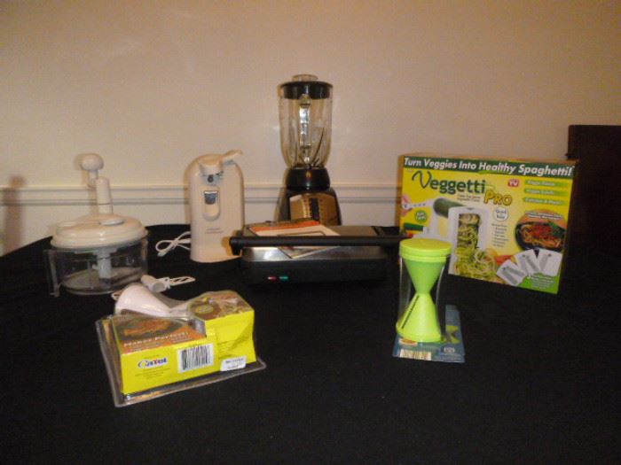  Assorted Kitchen Appliances  http://www.ctonlineauctions.com/detail.asp?id=652398