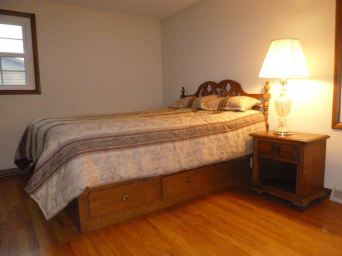  Captains Bed  http://www.ctonlineauctions.com/detail.asp?id=652364