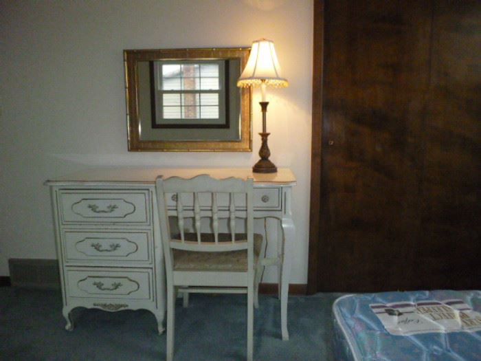 French Provincial Desk Groupinhttp://www.ctonlineauctions.com/detail.asp?id=652491