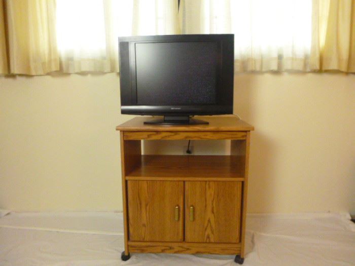 Flat Screen TV with Cart  http://www.ctonlineauctions.com/detail.asp?id=652505