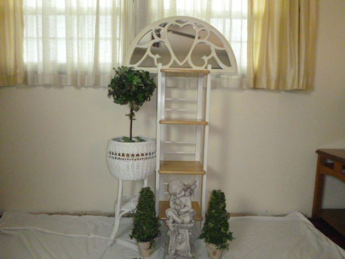  Assorted Decor  http://www.ctonlineauctions.com/detail.asp?id=652514