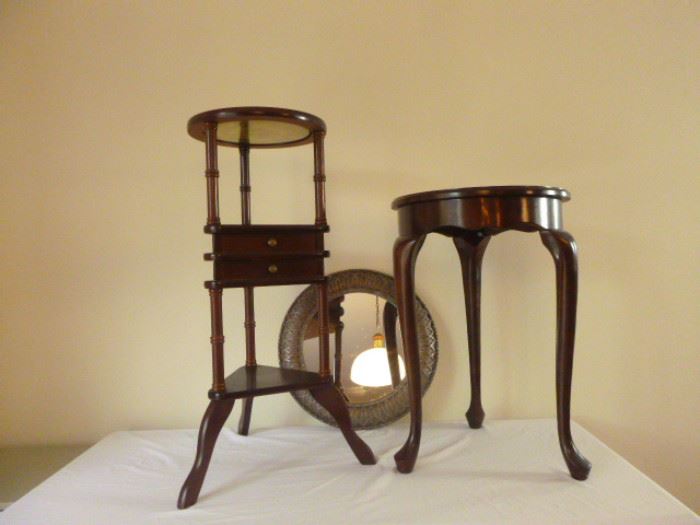 Accent Tables and Mirror  http://www.ctonlineauctions.com/detail.asp?id=652524