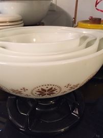 Vintage set of 4 mixing bowls