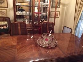 Thomasville dining room table and china cabinet - 2 leaves and pads included