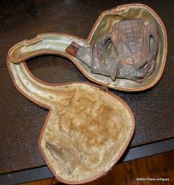 Very old Corn Cob design pipe, but needs cleaning and has a broken tip.