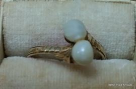 10 kt gold ring with pearls