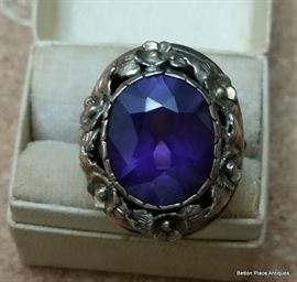 Synthetic Alexandrite in 10 kt gold, 