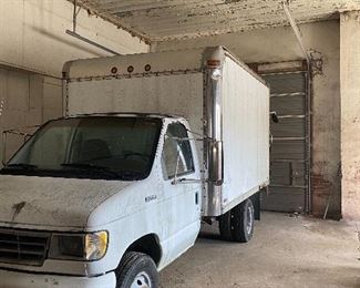 1994 FORD BOX TRUCK WITH TOMMY LIFT  140K MILES