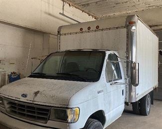 1994 FORD BOX TRUCK WITH TOMMY LIFT  140K MILES